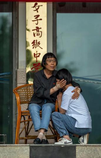 免费资料-资料大全和张桂梅将第15次送考与张桂梅连续11年送考从未缺席